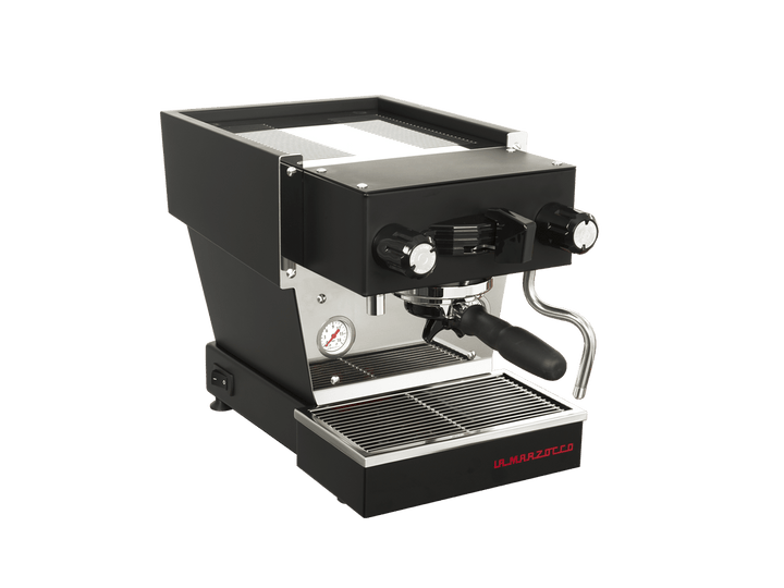 La Marzocco Linea Micra i sort, set skråt forfra