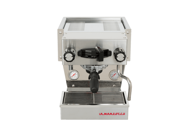 La Marzocco Linea Micra i børstet stål, set forfra med portafilter