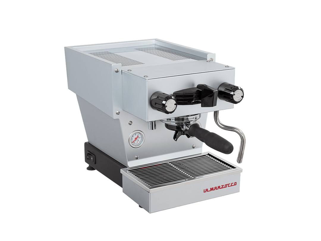 La Marzocco Linea Micra i lysegrå, set skråt forfra
