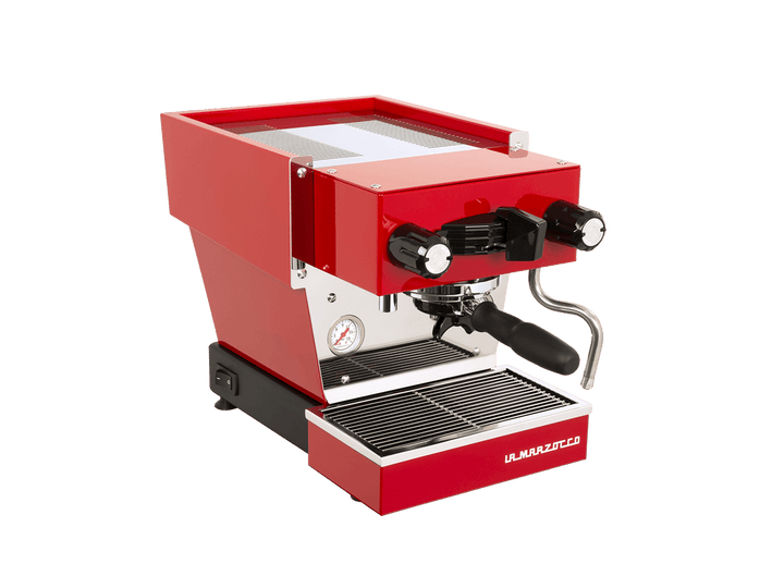 La Marzocco Linea Micra i rød, set skråt forfra