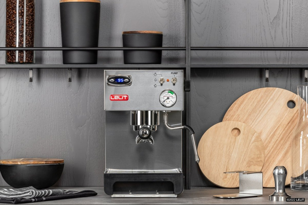 Lelit Anna PID espressomaskine på et køkkenbord