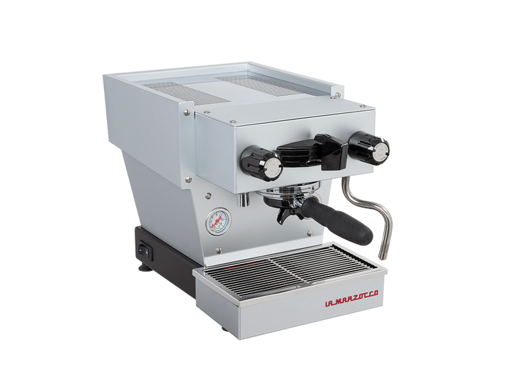 La Marzocco Linea Micra i lysegrå, set skråt forfra