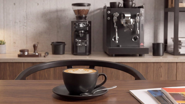 Cappuccino i køkkenet med Mahlkönig Xenia og E64 WS