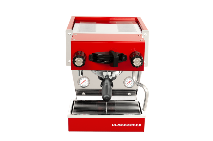 La Marzocco Linea Micra i rød, set forfra med portafilter