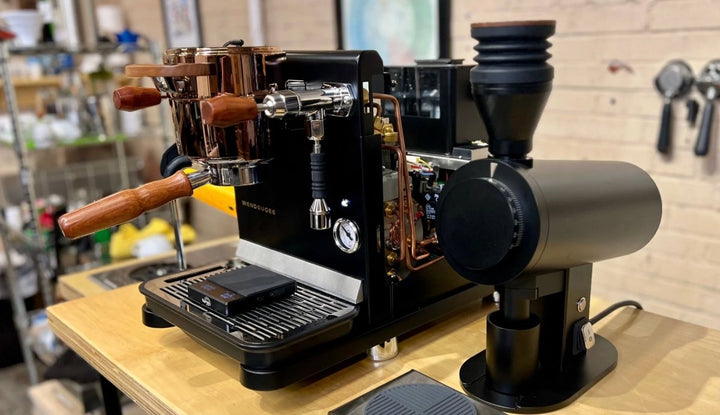 Wendougee Data S Espresso Machine - Black / Gold - Bean Bros.